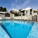 Mit Privaten Pools Und Meerblick By Interhome بيت للعطل *
