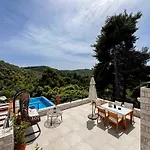 Mit Privaten Pools Und Meerblick By Interhome بيت للعطل *
