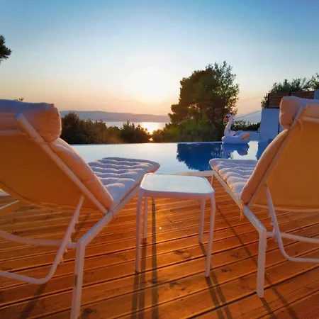 Mit Privaten Pools Und Meerblick By Interhome مدينة سكياثوس