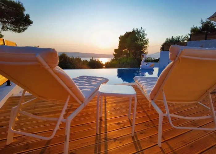 Mit Privaten Pools Und Meerblick By Interhome 스키아토스 타운