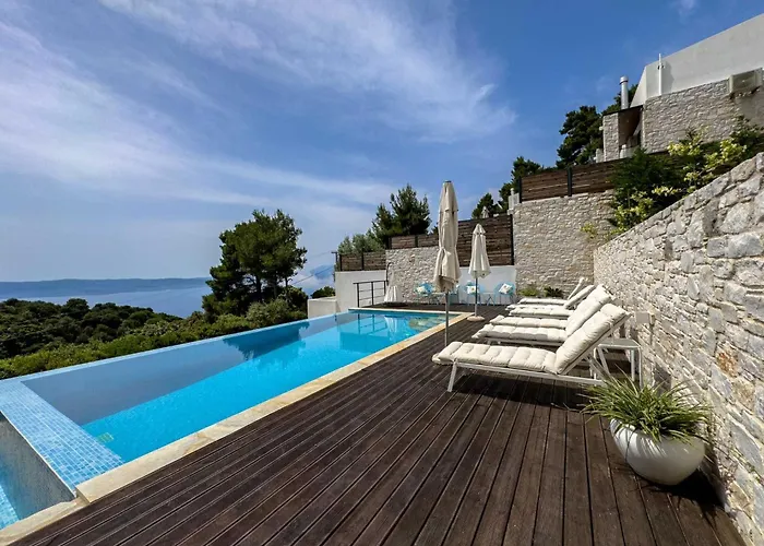 Mit Privaten Pools Und Meerblick By Interhome Сasa de vacaciones