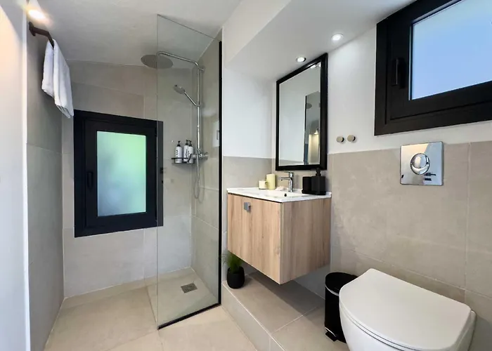 Mit Privaten Pools Und Meerblick By Interhome 스키아토스 타운