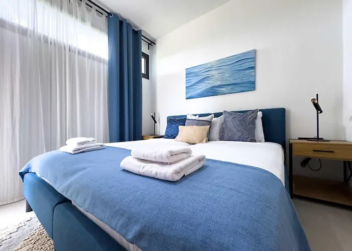 Mit Privaten Pools Und Meerblick By Interhome