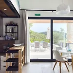 Mit Privaten Pools Und Meerblick By Interhome Vakantiehuis Skiathos-stad