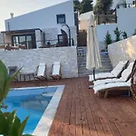 Mit Privaten Pools Und Meerblick By Interhome Vakantiehuis Skiathos-stad