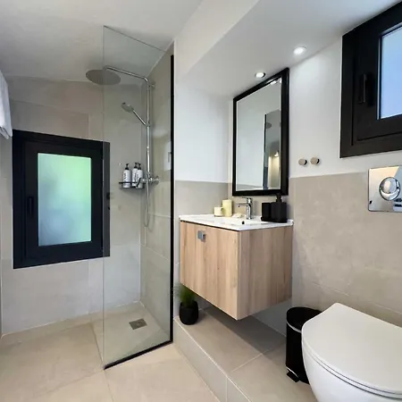 Mit Privaten Pools Und Meerblick By Interhome 스키아토스 타운