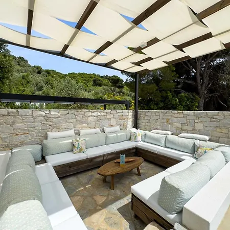 Mit Privaten Pools Und Meerblick By Interhome 스키아토스 타운