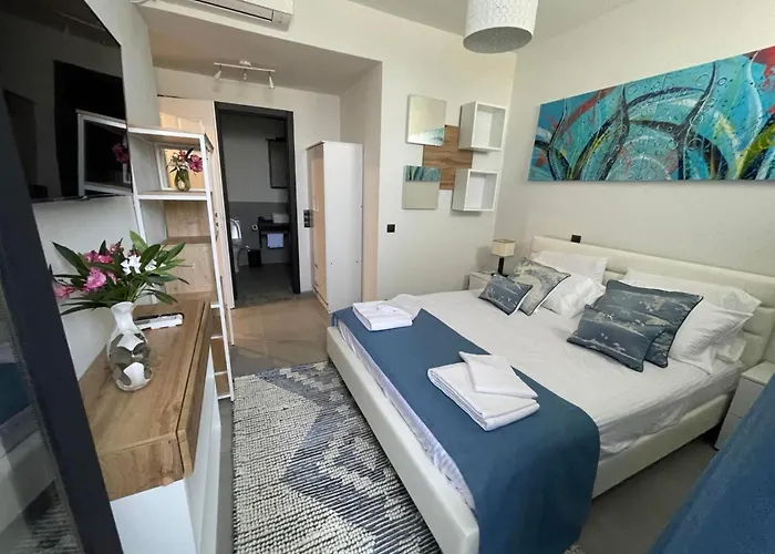 Mit Privaten Pools Und Meerblick By Interhome Case de vacanță