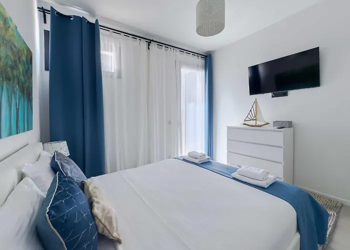 Mit Privaten Pools Und Meerblick By Interhome Case de vacanță